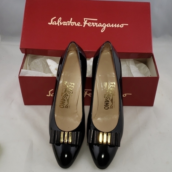 FERRAGAMO Black Patent Leather Pumps EUC in Box - Picture 1 of 13